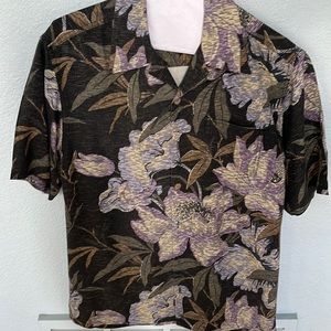 TOMMY BAHAMA Button Down Short Sleeve Shirt!